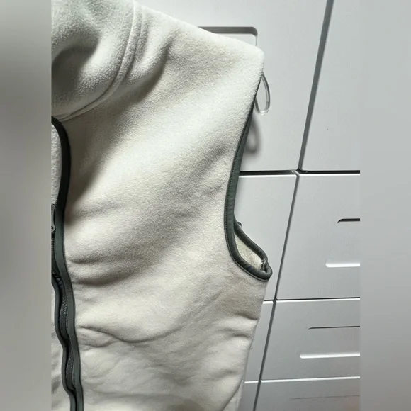 Old Navy creme and grey velour ski vest - Picture 2 of 7